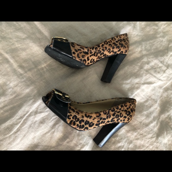 Leopard Print Pumps - Picture 2 of 4